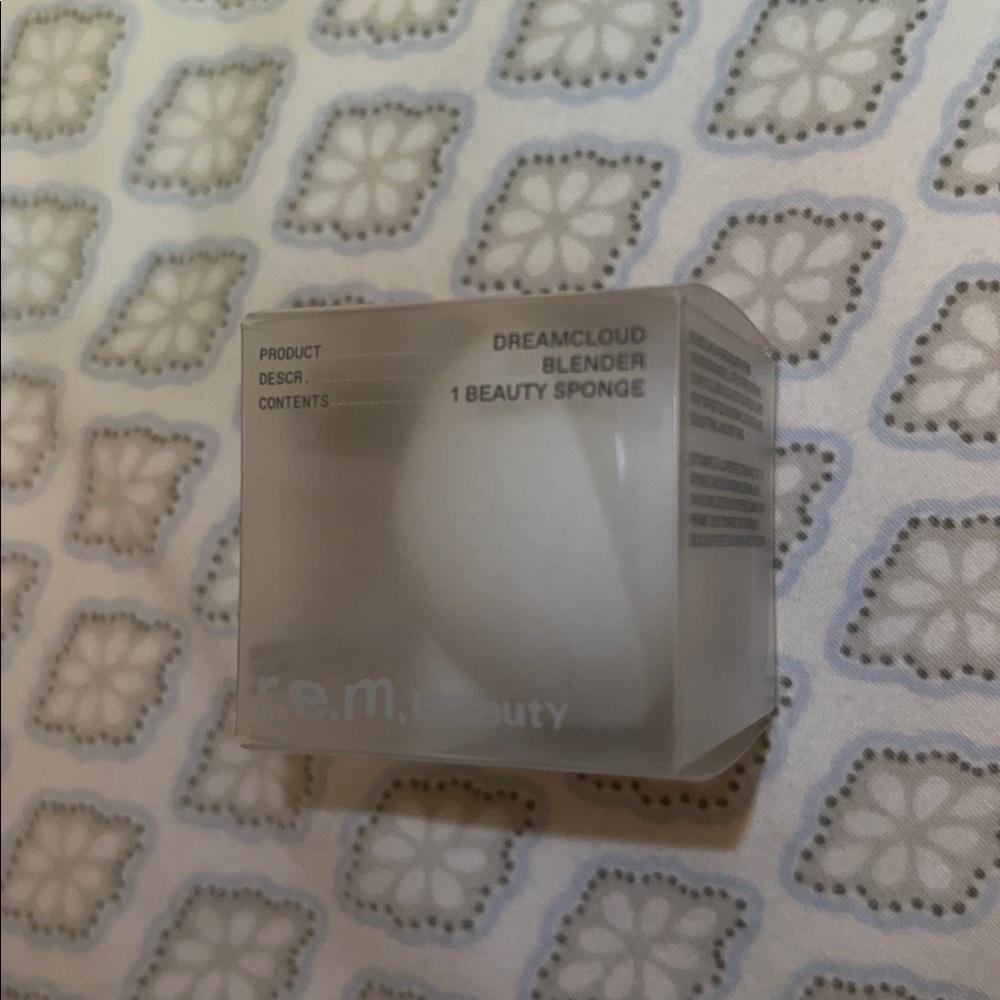 r.e.m. beauty dreamcloud blender